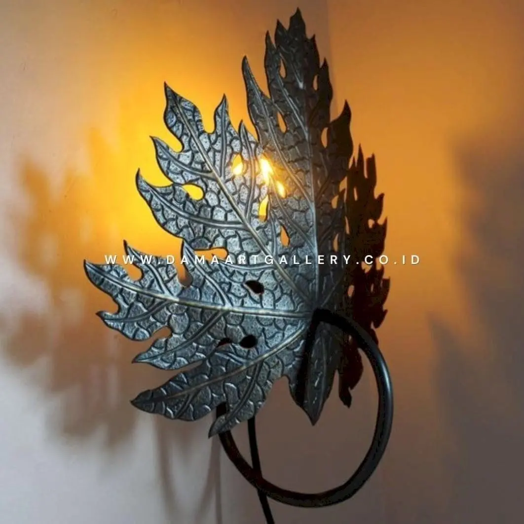 Lampu Dinding Ukiran Tembaga